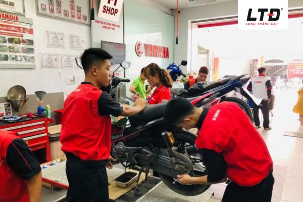Khi nhận thấy xe có dấu hiệu bất thường phải mang xe đi kiểm tra ngay