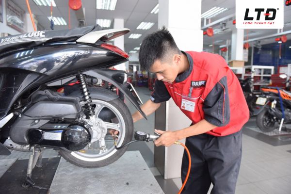 Bảo dưỡng xe máy đủ các hạng mục để đảm bảo an toàn 