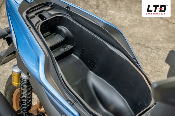 Cốp xe rộng đến 25 lít