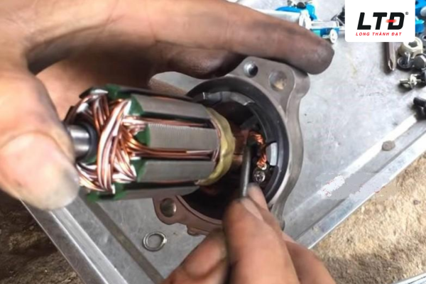 Giá thay roto đề xe máy có thể dao động tùy thuộc vào loại xe
