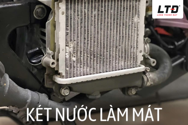 Két nước và nước làm mát đóng vai trò duy trị hiệu suất động cơ 