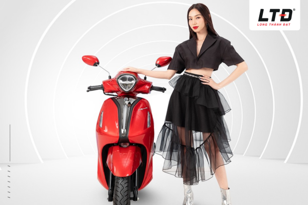 Màu đỏ đen sang trọng và thu hút 