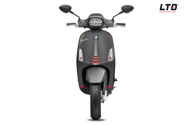 Vespa Sprint S 150 nổi bật với thiết kế liền mạch, gọn gàng và tinh tế.