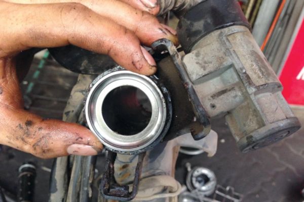 Các sự cố xảy ra với cổ phốt xe máy 