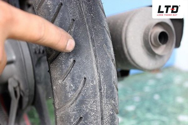 Bơm lốp quá non sẽ làm giảm tuổi thọ lốp