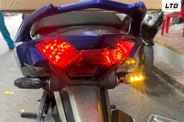 Bạn nên hình thành thói quen kiểm tra đèn xi nhan định kỳ