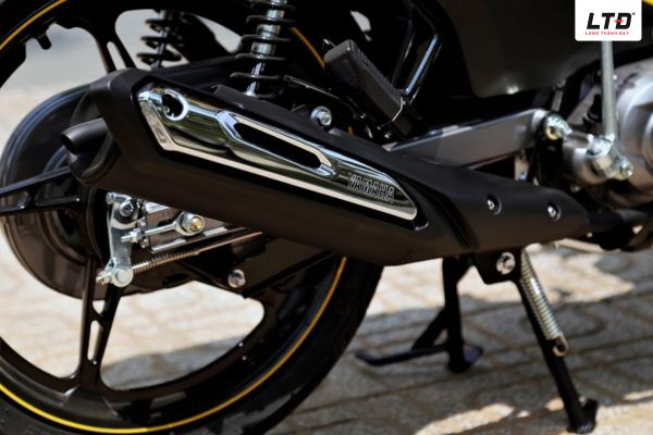 Bánh sau xe máy bị rơ là tình trạng bánh xe bị lắc khó di chuyển 