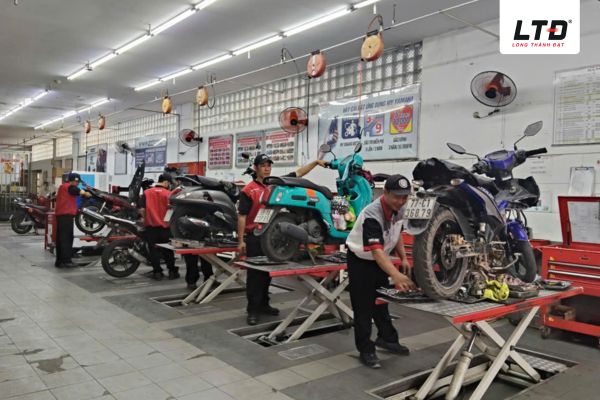 Mang xe đến nơi uy tín để kiểm tra kỹ hơn tình trạng của hệ thống chiếu sáng