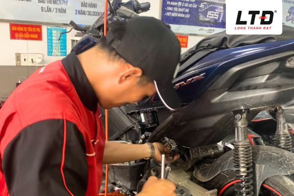 Bảo dưỡng xe máy có rất nhiều hạng mục 