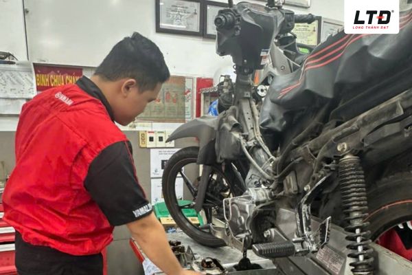 Ít bảo dưỡng và thay nhớt định kỳ xe rất nhanh xuống cấp