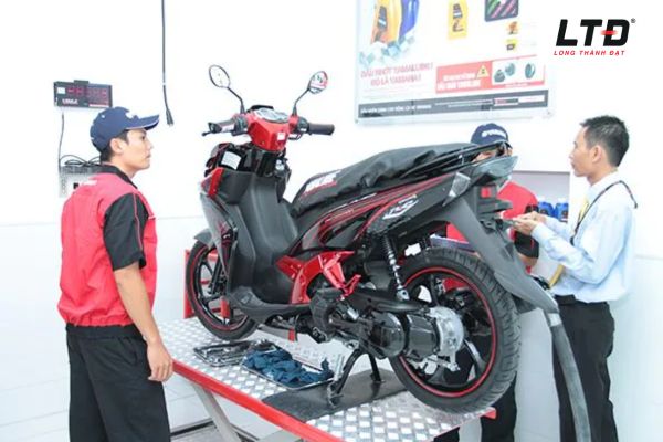Tiến hành bão dưỡng xe để được chăm sóc xe toàn diện 