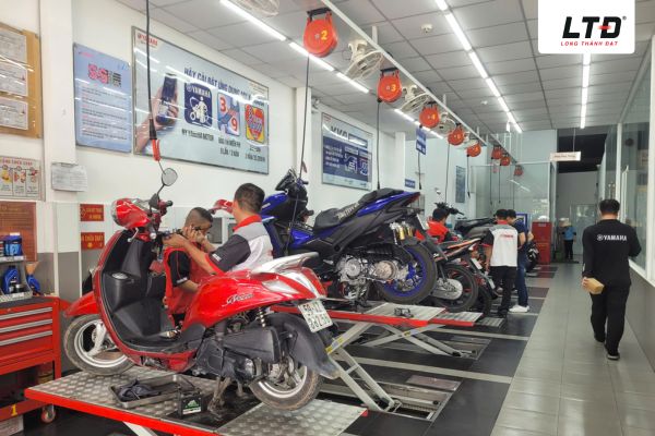 Đưa xe đến nơi bảo dưỡng uy tín để kiểm tra 