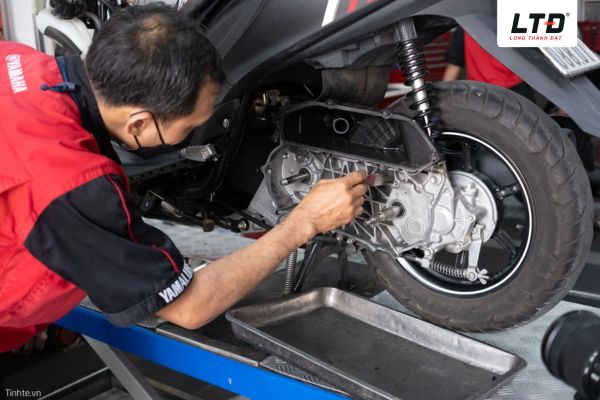 Khi xe có bất kỳ dấu hiệu nào bất thường, bạn nên đến đại lý chính hãng để kiểm tra