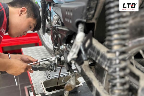 Cần chăm sóc xe một cách kỹ lưỡng