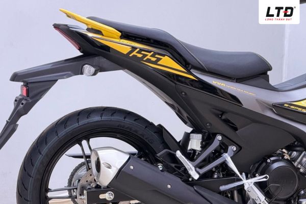  Chiều cao yên 795 mm phù hợp với đa số người dùng