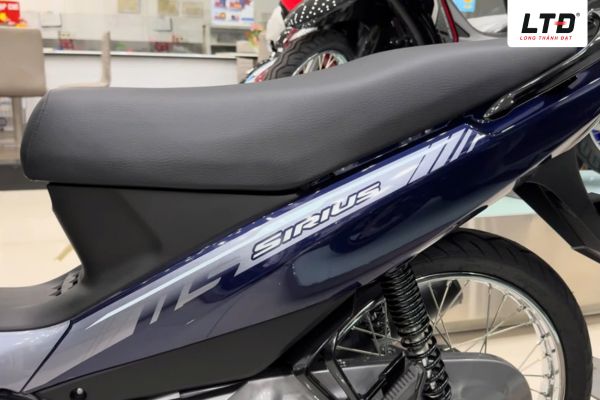 Chiều cao yên khoảng 775 mm cũng khá phù hợp với vóc dáng người Việt
