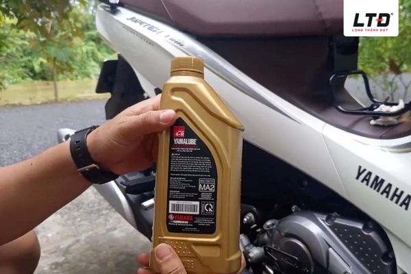 Bạn có thể thay nhớt tại nhà nhưng phải chọn đúng loại nhớt cho xe