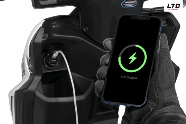 Cổng sạc USB, tiện lợi khi cần sạc điện thoại.