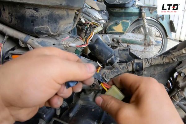 Khi dây điện gặp sự cố nhiều bộ phận trên xe sẽ hoạt động bất thường