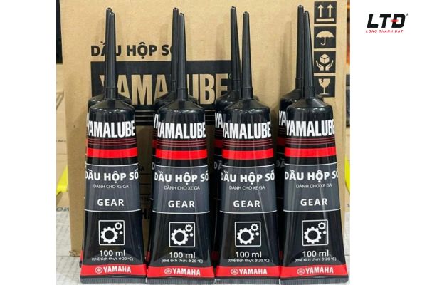 Dầu hộp số là chất bôi trơn chuyên dụng nằm trong hệ thống truyền động bánh sau của xe tay ga.