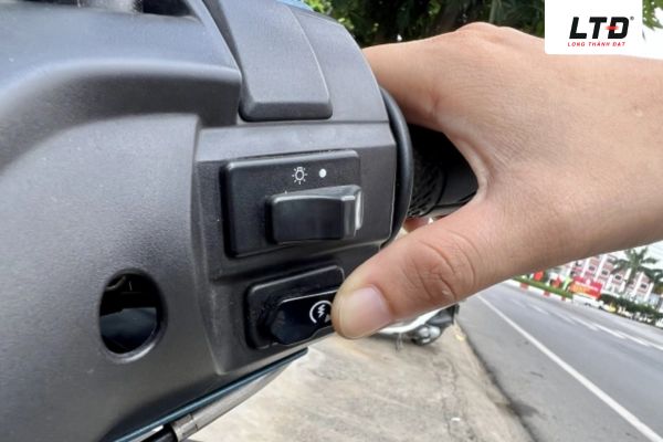 Xe khó khởi động hoặc không nổ máy do nước xâm nhập vào bugi
