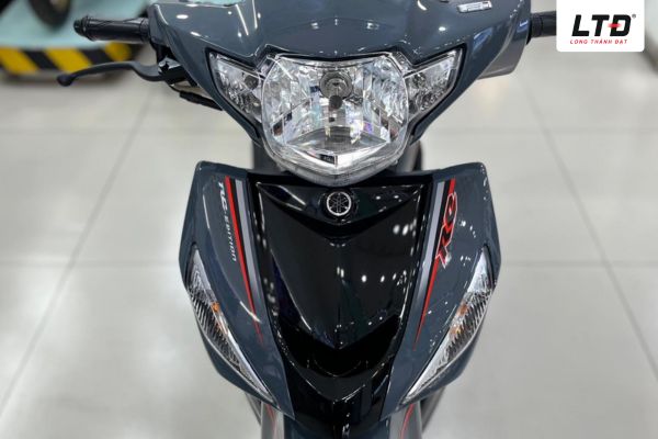 Cụm đèn trước trên Sirius FI đuọc tinh chỉnh gọn gàng