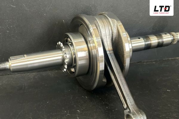 Dên xe máy là một bộ phận quan trọng nằm bên trong động cơ
