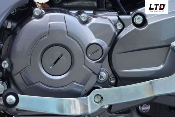 Xe trang bị động cơ mạnh mẽ và tiết kiệm nhiên liệu