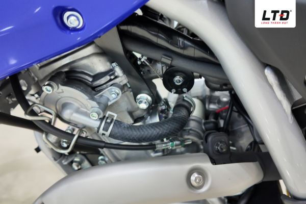Yamaha WR155R sở hữu khối động cơ 155cc, xi-lanh đơn, SOHC, 4 van