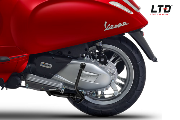 Vespa Primavera 125 được trang bị giảm xóc thủy lực đơn