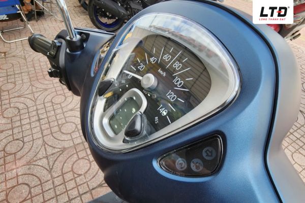 Mặt đồng hồ điện tử với màn hình LCD