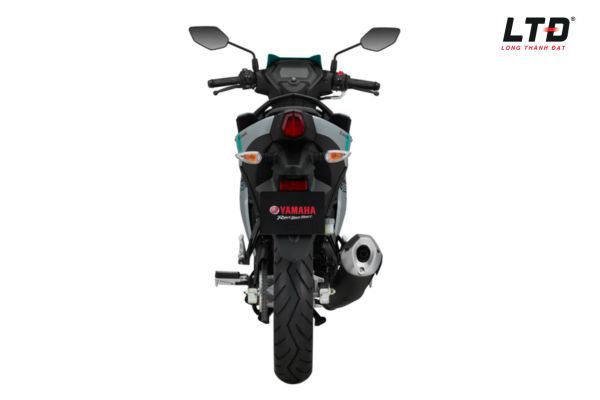 Thiết kế đèn hậu được lấy cảm hứng từ đàn anh superbike YZF-R1