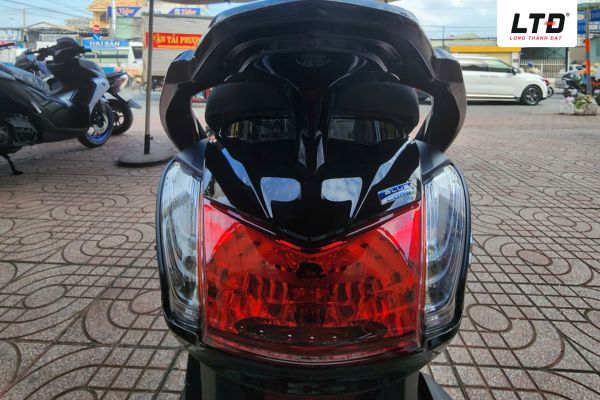 Phần đuôi xe không quá to bè mà thuôn gọn về phía sau