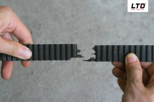 Không xử lý sớm tình trạng dây curoa bị dão sẽ rất dễ gây ra nguy cơ đứt đột ngột