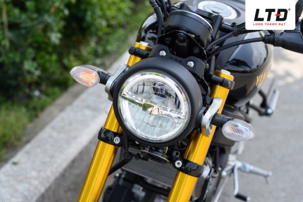 Yamaha XS155R 2025 đã gây ấn tượng với cụm đèn pha LED bo tròn