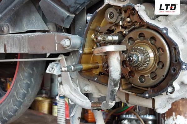 Trượt côn là hiện tượng bộ ly hợp không còn khả năng truyền tải hoàn toàn công suất 