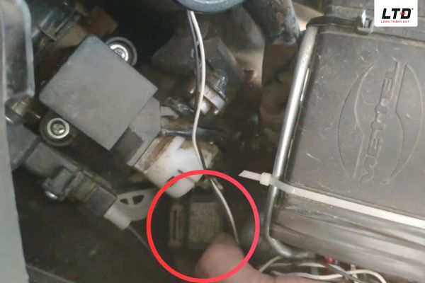 Hỏng relay là nguyên nhân phổ biến khiến đèn xi nhan không chớp