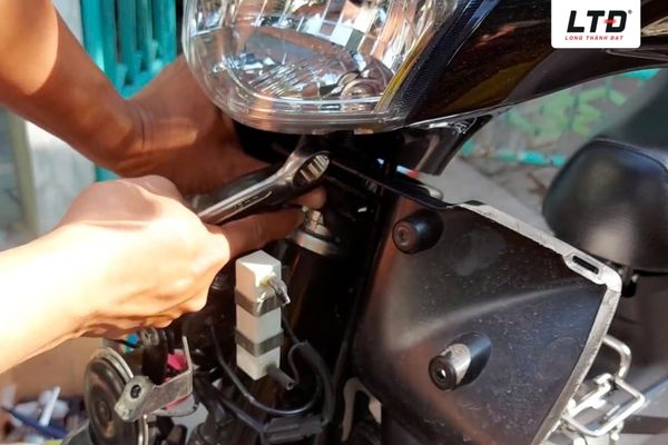 Muốn xử lý triệt để tình trạng kêu ở cổ xe đòi hỏi quy trình kỹ thuật khá tỉ mỉ