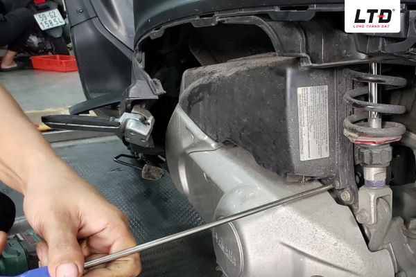 Cần khắc phục nhanh khi nước vào lọc gió xe máy