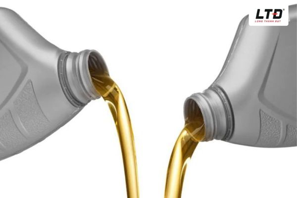 Không được trộn hai loại nhớt lại với nhau