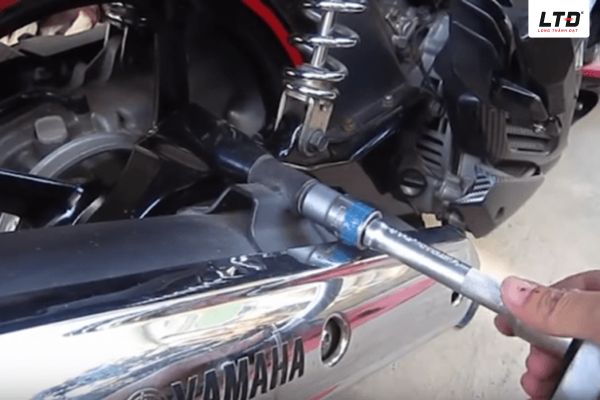 Xe ì ạch, hao xăng hoặc nhanh nóng máy rất có thể là do pô xe bị nghẹt.