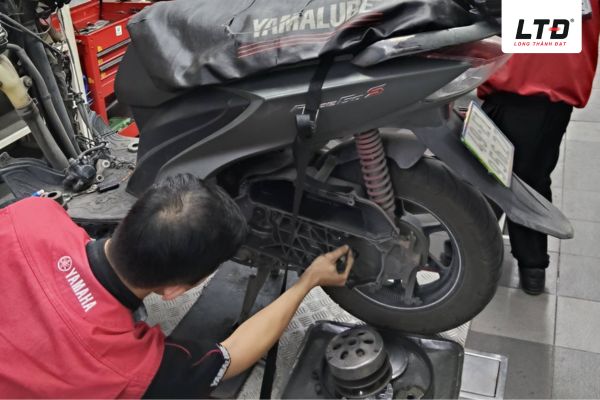 Cần phải mang xe đến nơi uy tín để kiểm tra nguyên nhân xe máy kêu to