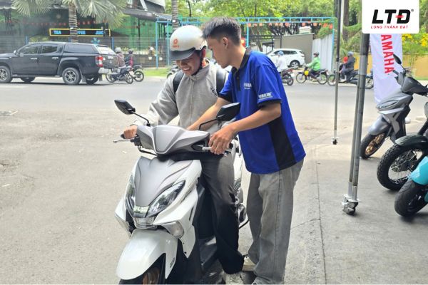 Trực tiếp lái thử Yamaha Gear 125 Hybrid