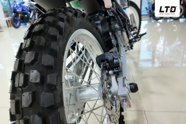 WR155R sử dụng lốp đa địa hình