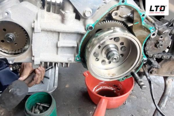 Lột dên xe máy là tình trạng không nên chủ quan