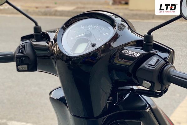 Màn hình LCD kỹ thuật số với thiết kế tối giản