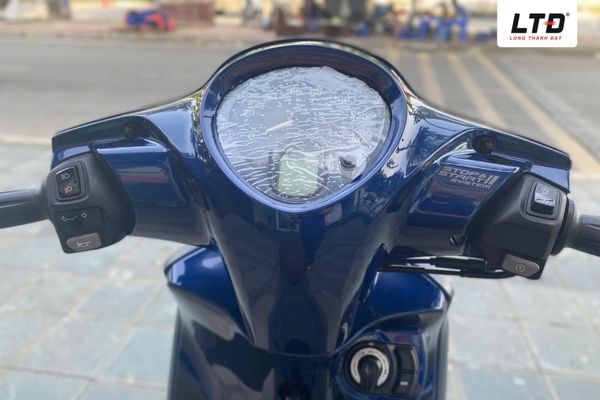 Màn hình LCD đa chức năng hiển thị thông tin rõ ràng 