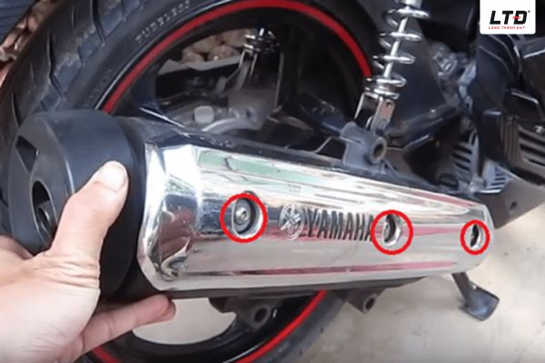 Nghẹt pô xe máy âm thầm bào mòn các chi tiết bên trong 