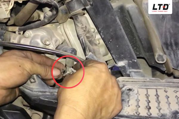 Đứt dây điện là một trong những nguyên nhân thường gặp 