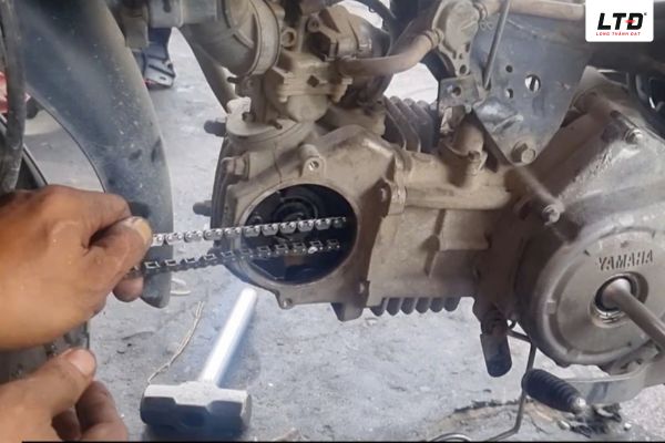 Sên cam có thể bị mài mòn theo thời gian 